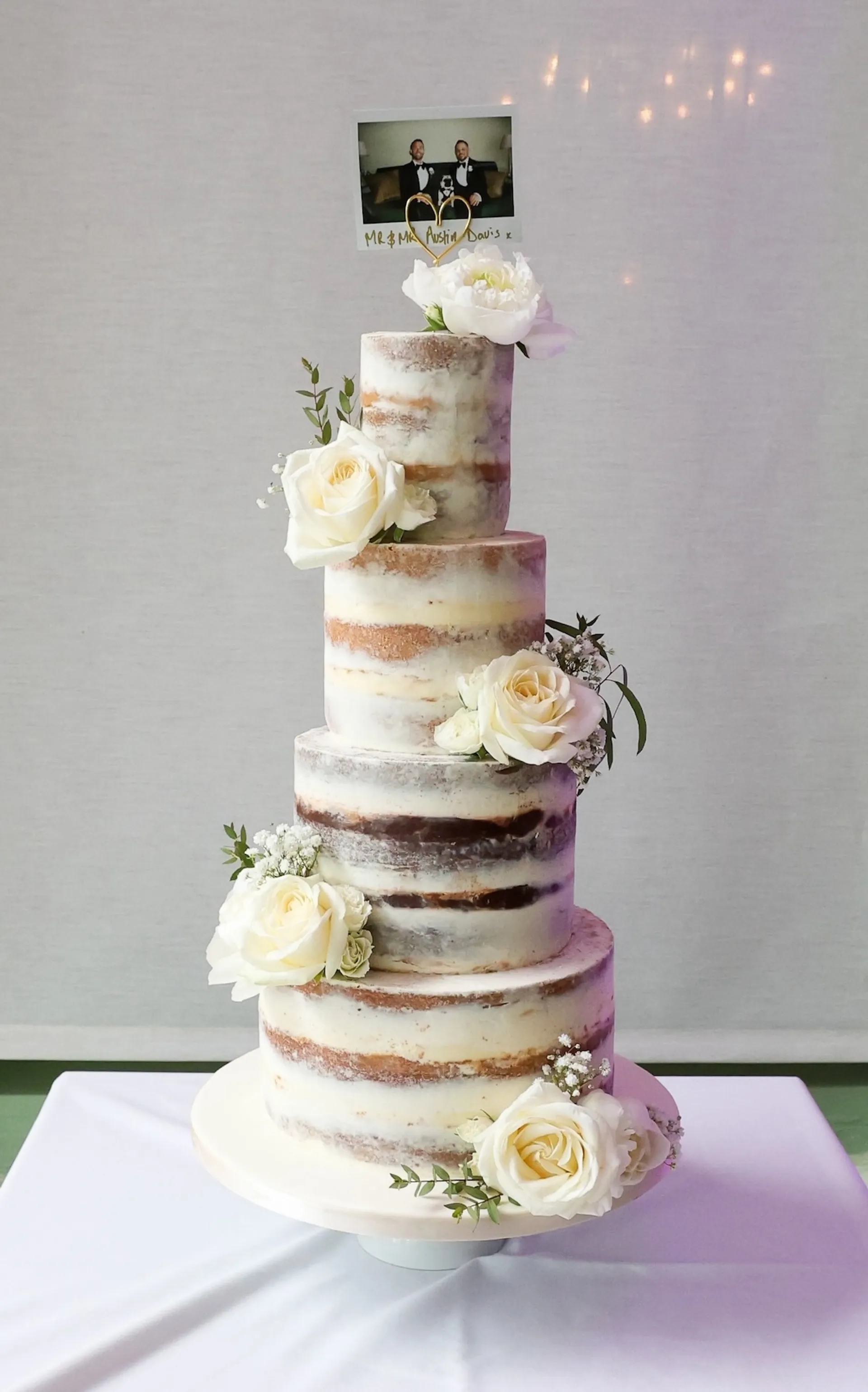Wedding cake at The Retreat at Elcot Park